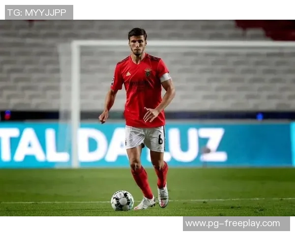 中超赛场惊现冷门本菲卡以3-0战胜曼城引发全场震动 中超赛场惊现冷门本菲卡以3-0战胜曼城引发全场震动