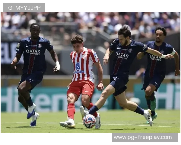 巴黎圣日耳曼逆转拜仁上演帽子戏法激情对决全场沸腾数据分析揭秘精彩瞬间